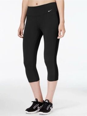 NWT Nike Black Dri-FIT Capri Leggings Small